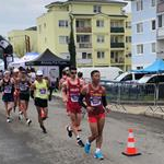 35km Men - Leading pack after 4km